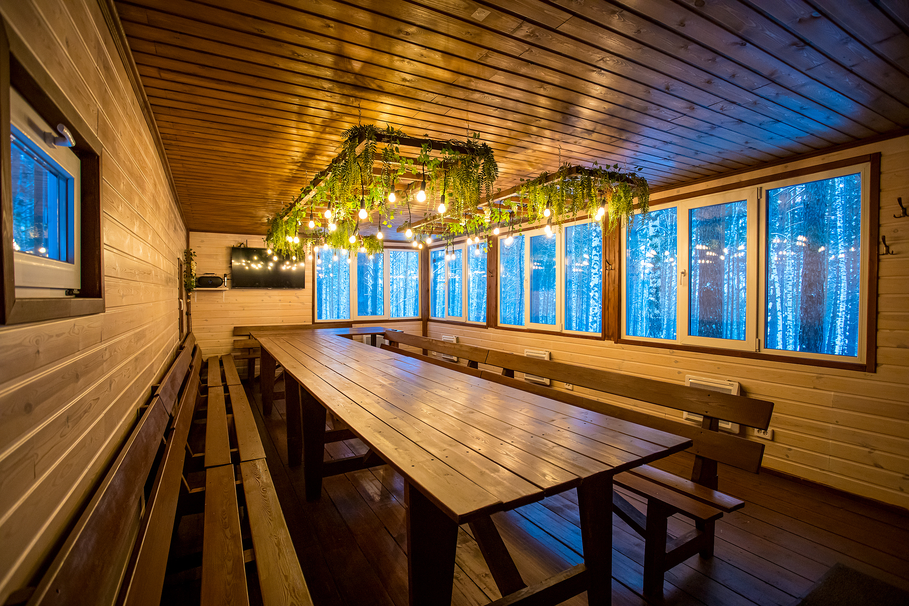 Отдых для компании в большой теплой беседке