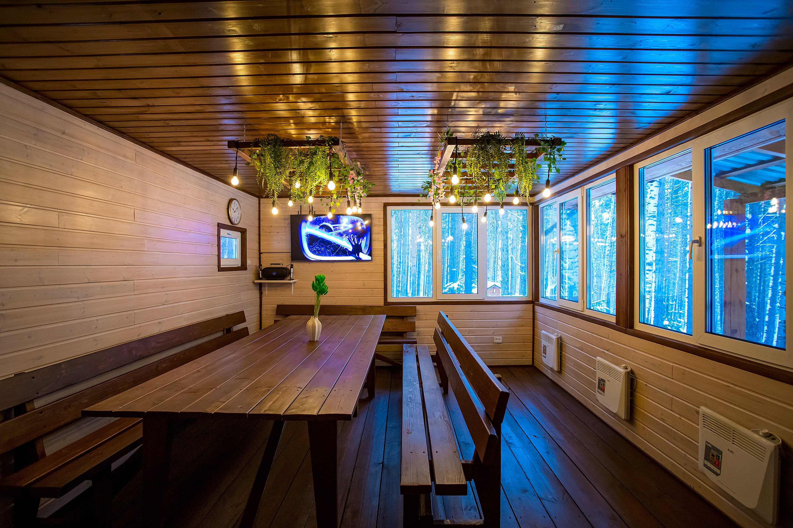 Отдых для компании в малой теплой беседке