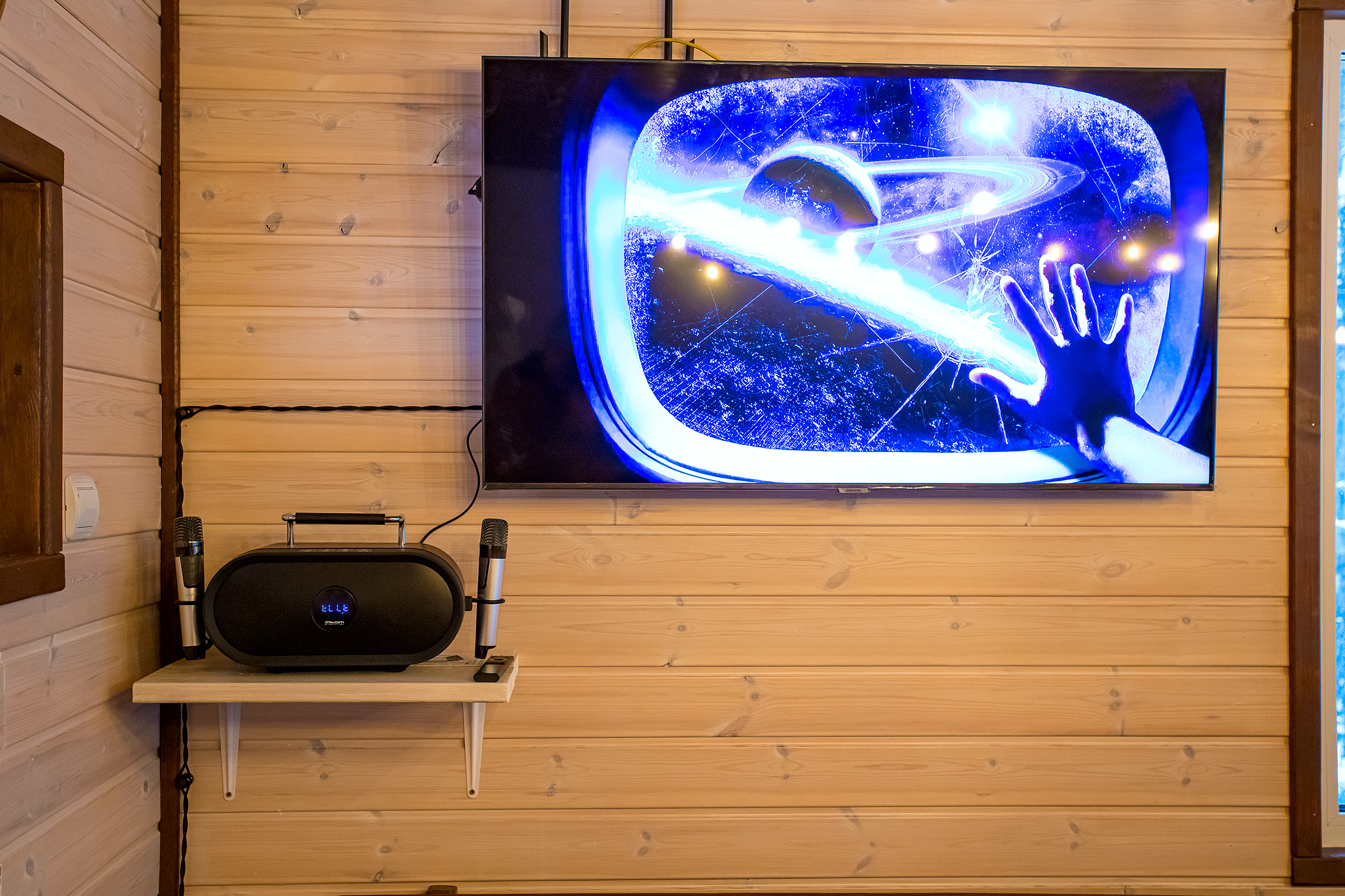 Отдых для компании в малой теплой беседке