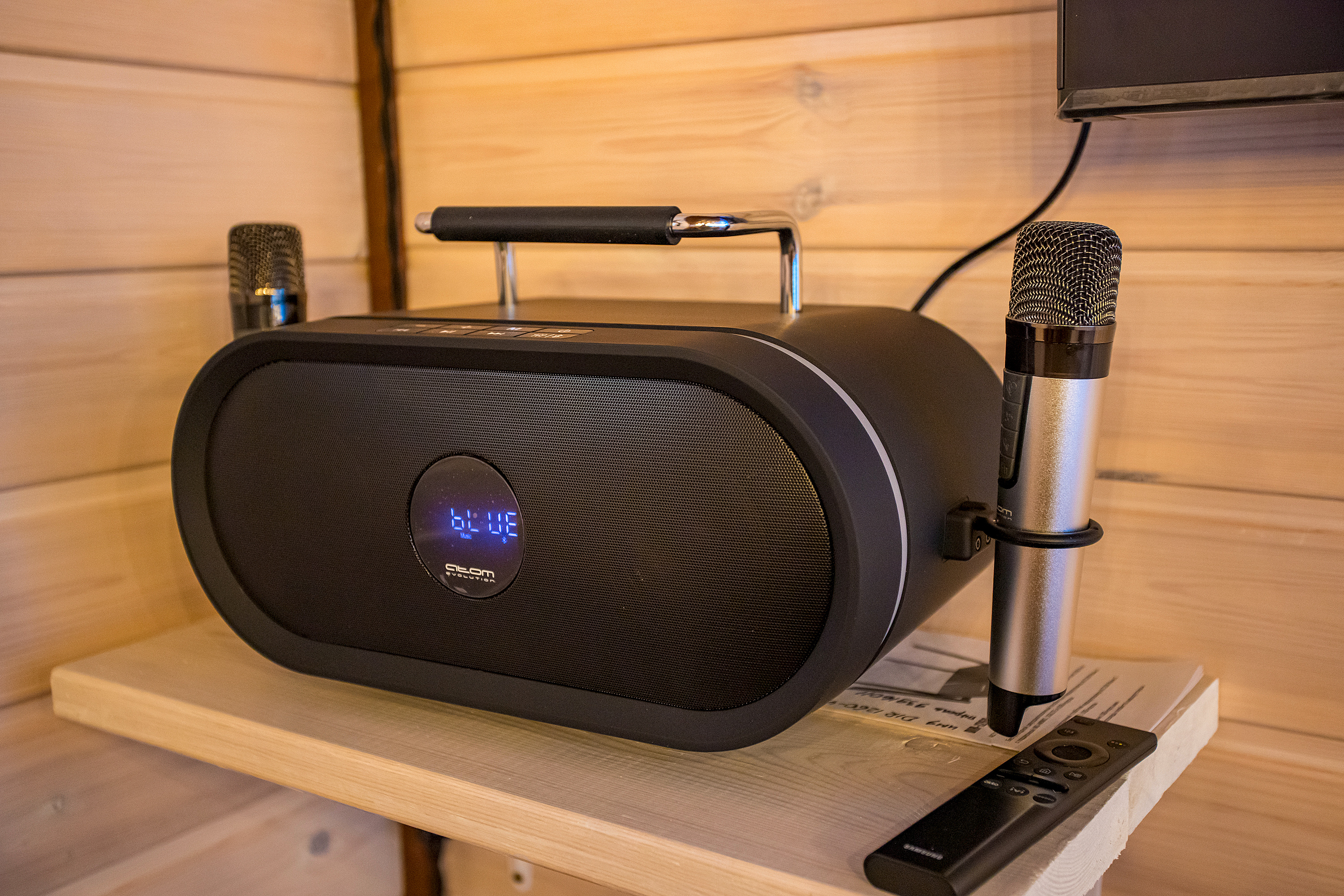 Отдых для компании в малой теплой беседке