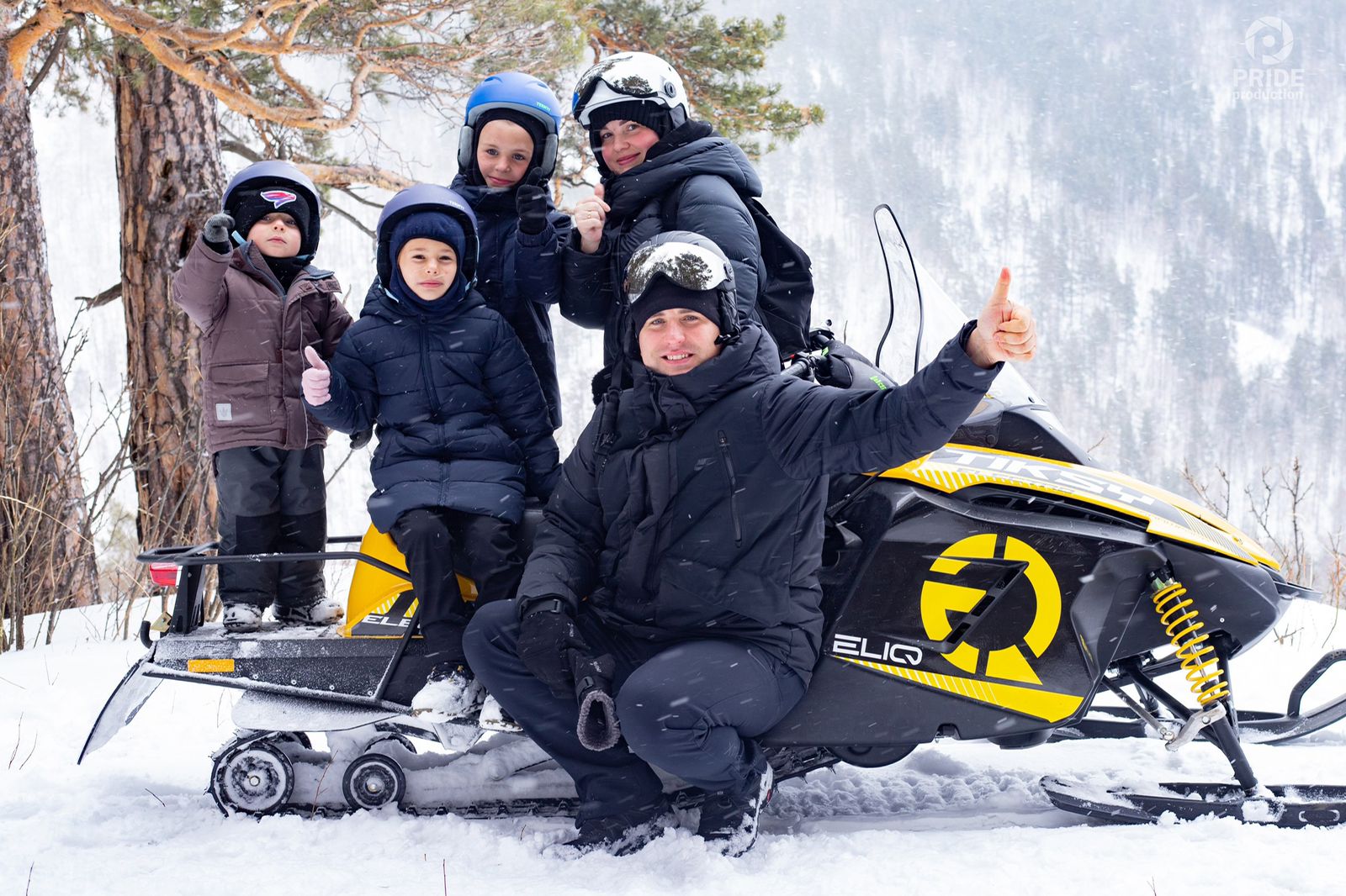 Прогулка на снегоходах для компании + отдых в беседке