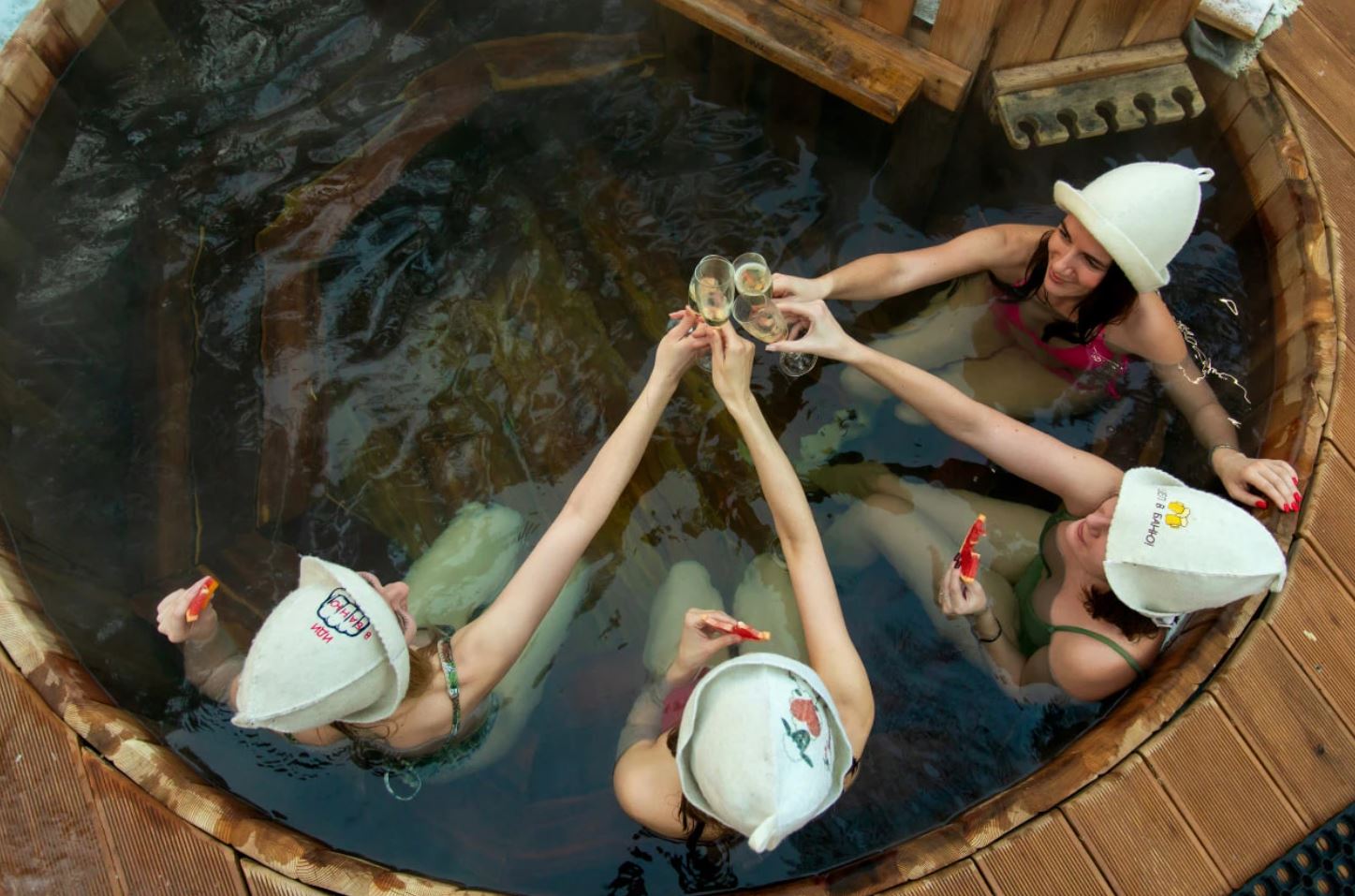 Отдых для компании в русской бане с купелью