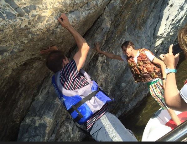 Прогулка на катере до пещеры Еленёва