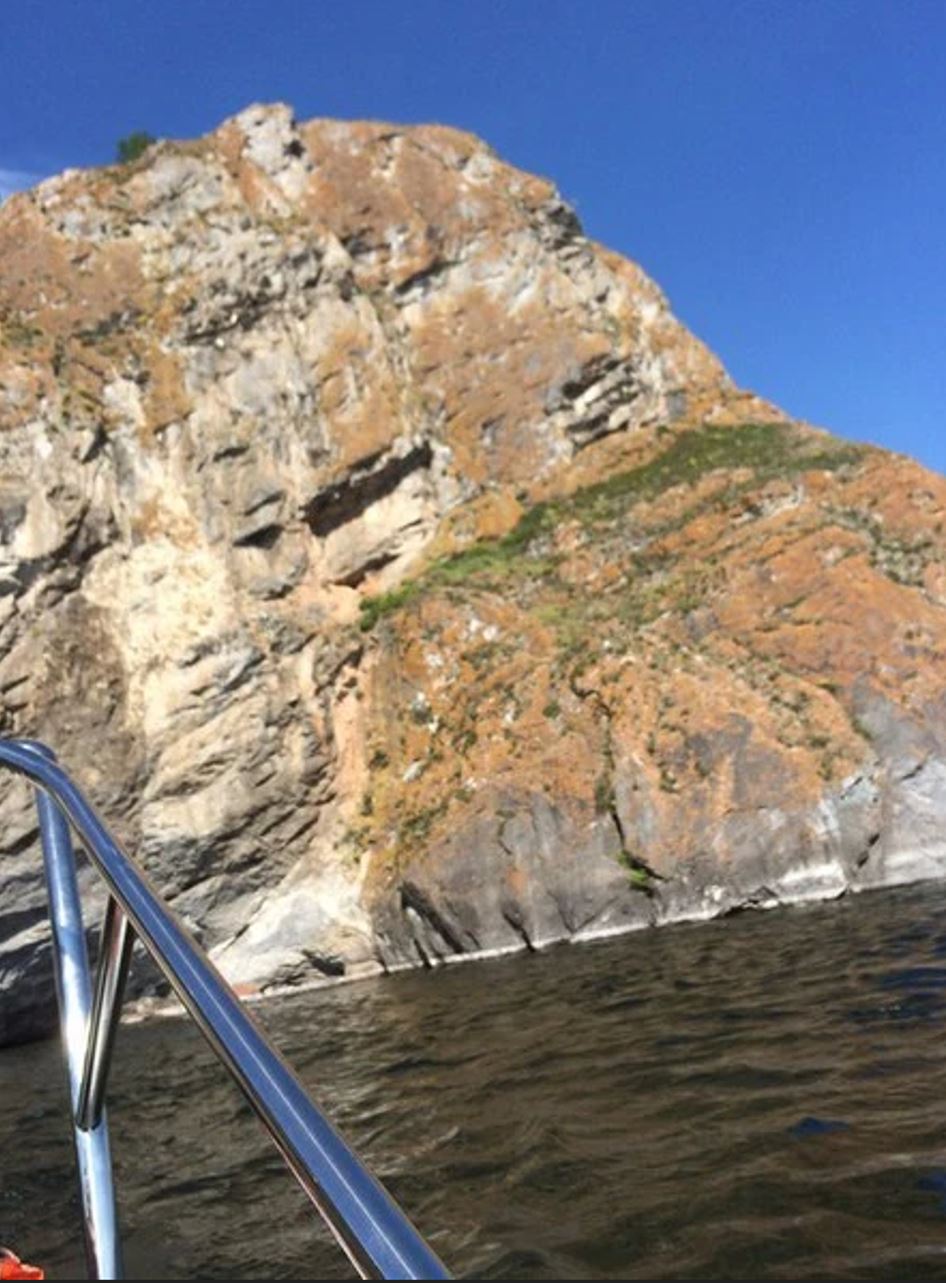 Прогулка на катере до пещеры Еленёва